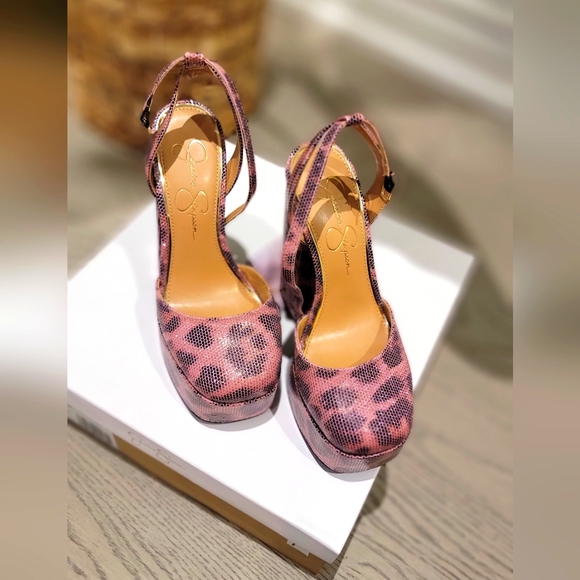 Jessica Simpson Skilla Pump - Picture 4 of 5